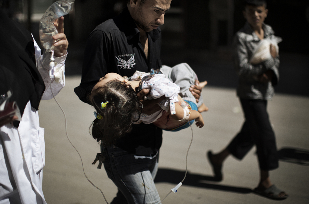 The father saving his daughter&#39;s life in Syria